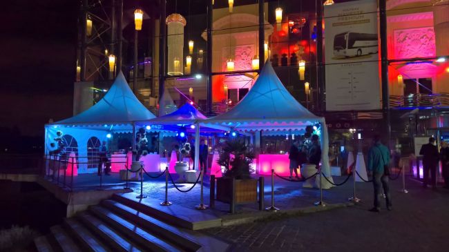 Location de tente avec éclairage et mobilier a Rouen